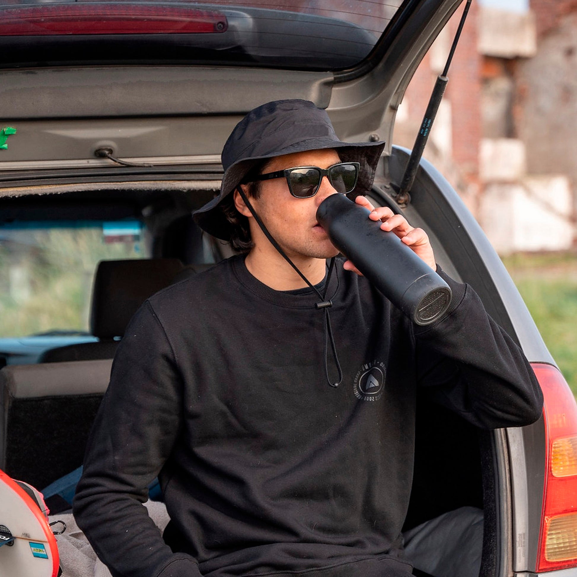 ANTEOJOS OMBAK VENAO NEGRO BRILLO GRIS POL - Cross the line