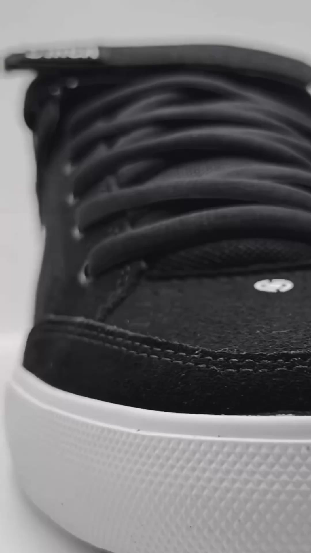 ZAPATILLAS CIRCA 205 VULC CANVAS BLACK WHITE