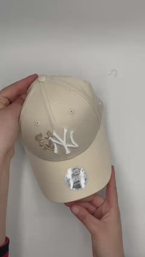 GORRA NEW ERA NEW YORK YANKEES FLORAL BEIGE