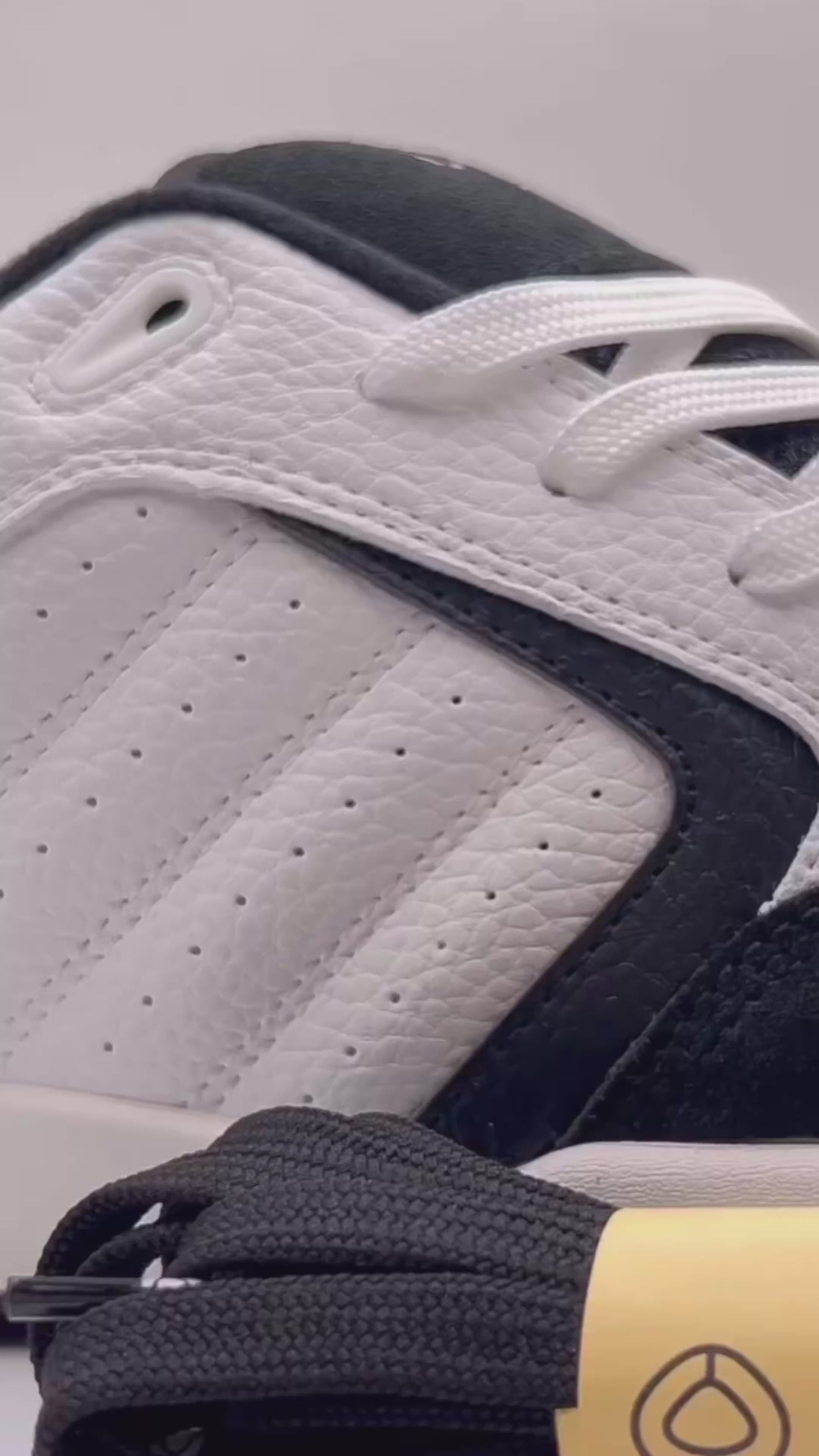 ZAPATILLAS CIRCA 201R WHITE BLACK