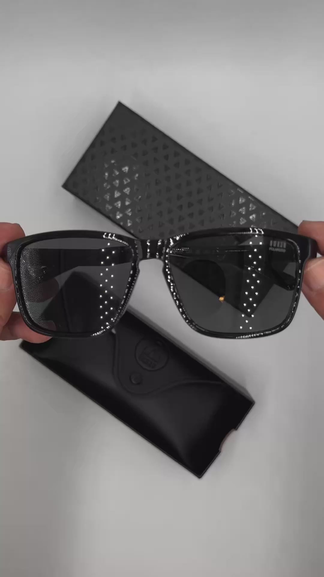 ANTEOJOS OMBAK SHARKS NEGRO BRILLO GRIS