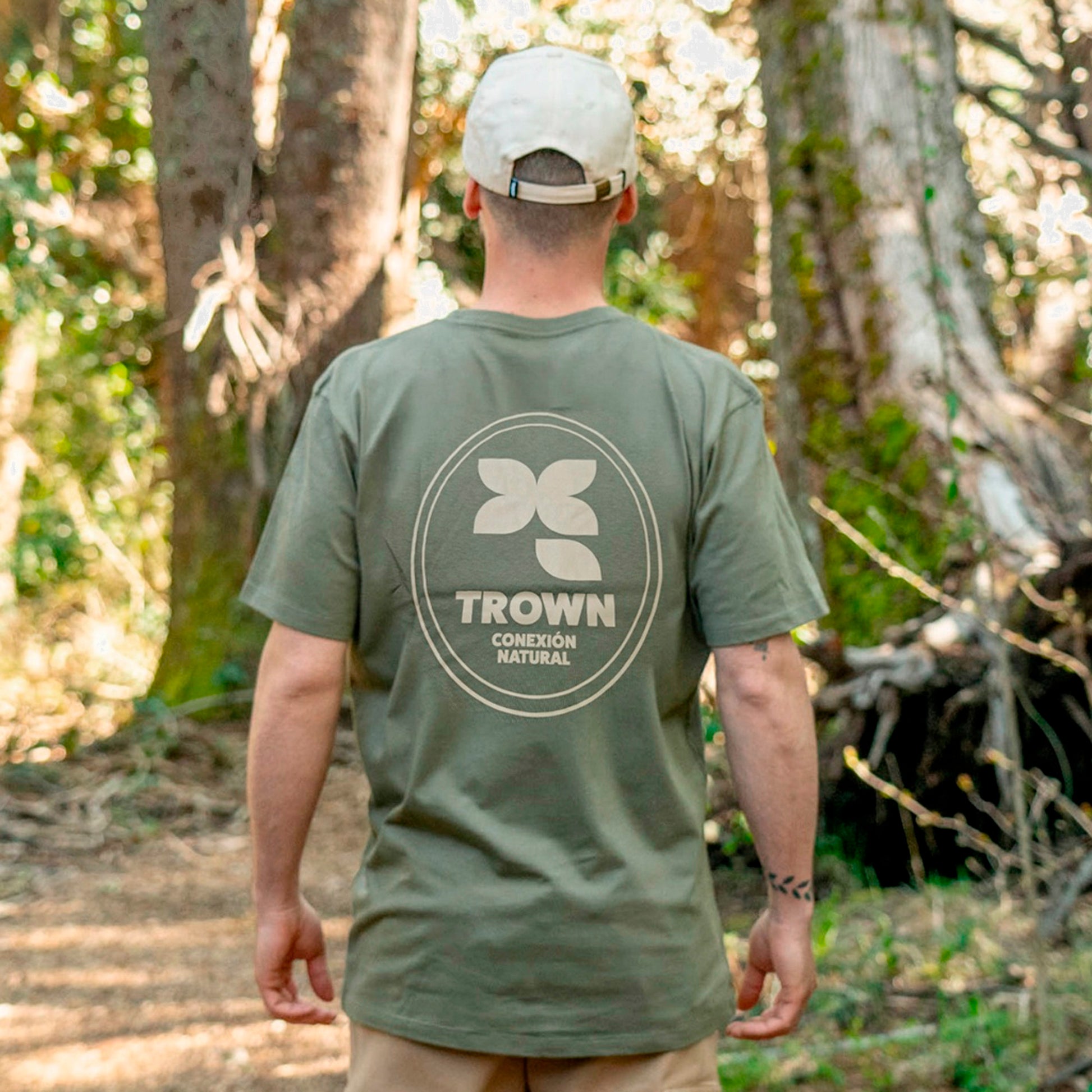REMERA TROWN CONEXIÓN GREEN - Cross the line