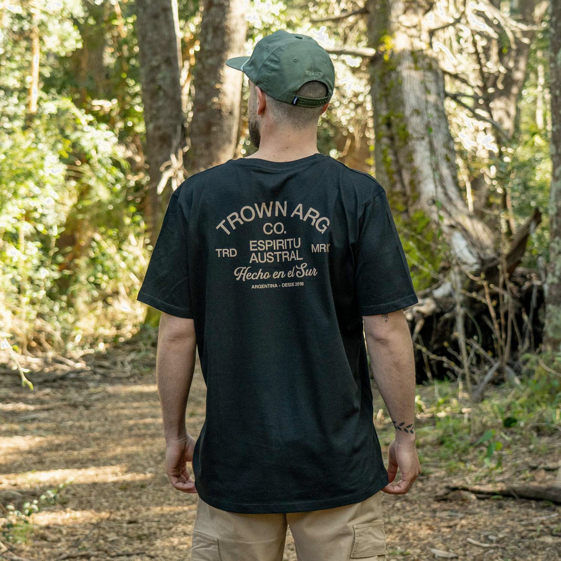 REMERA TROWN LOGO BLACK - Cross the line