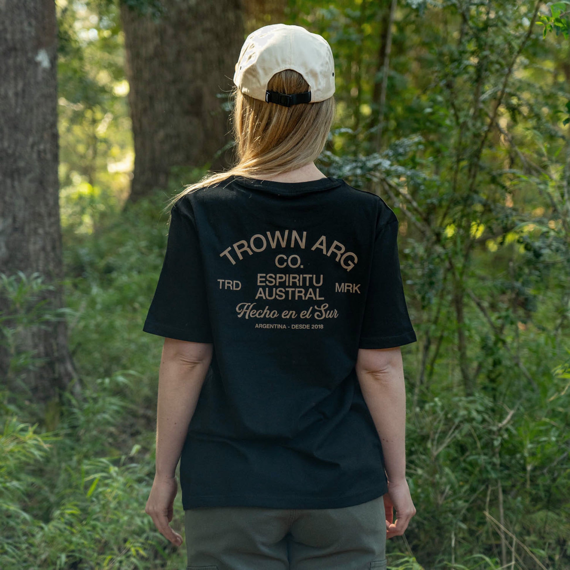 REMERA TROWN LOGO BLACK - Cross the line