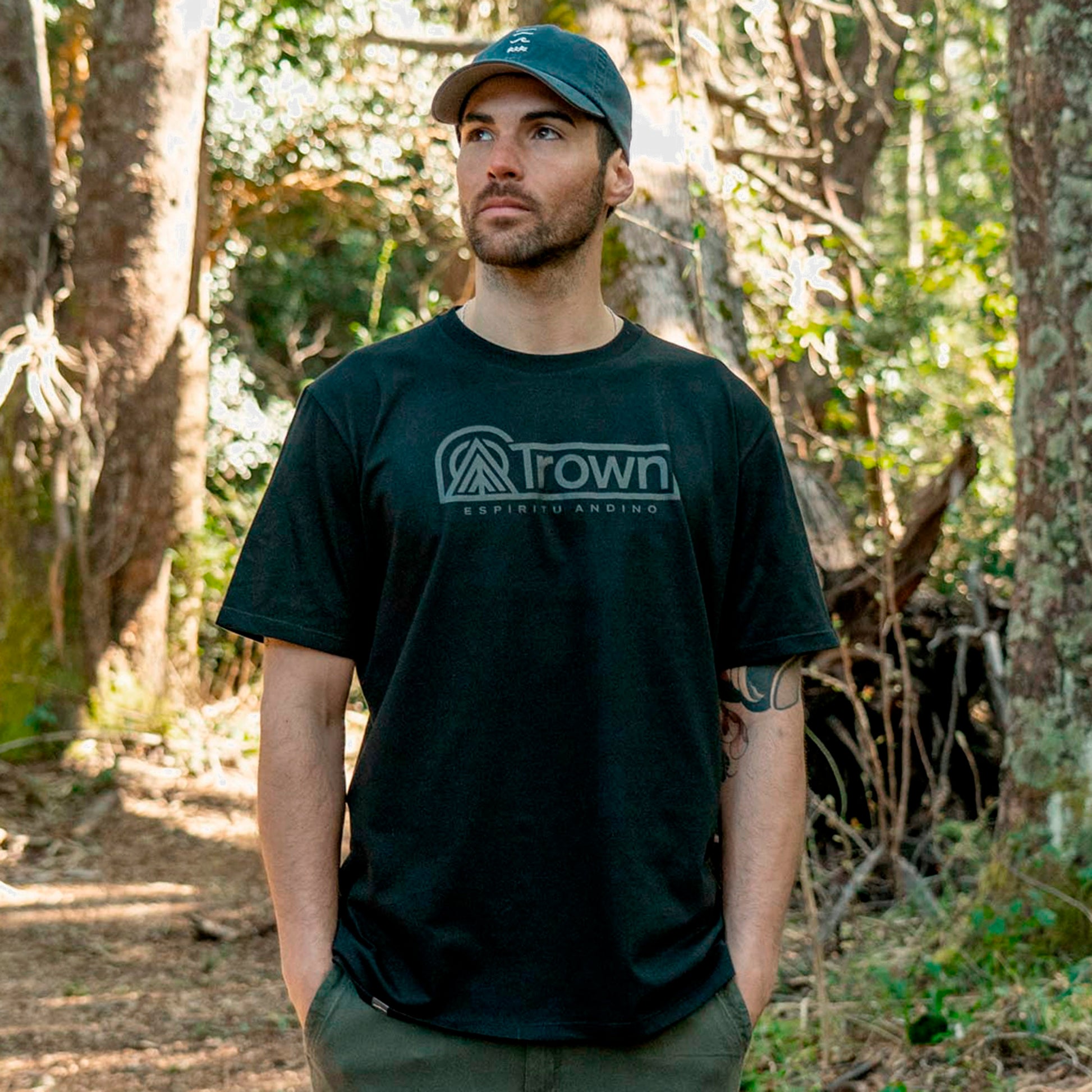 REMERA TROWN ANDINO BLACK - Cross the line