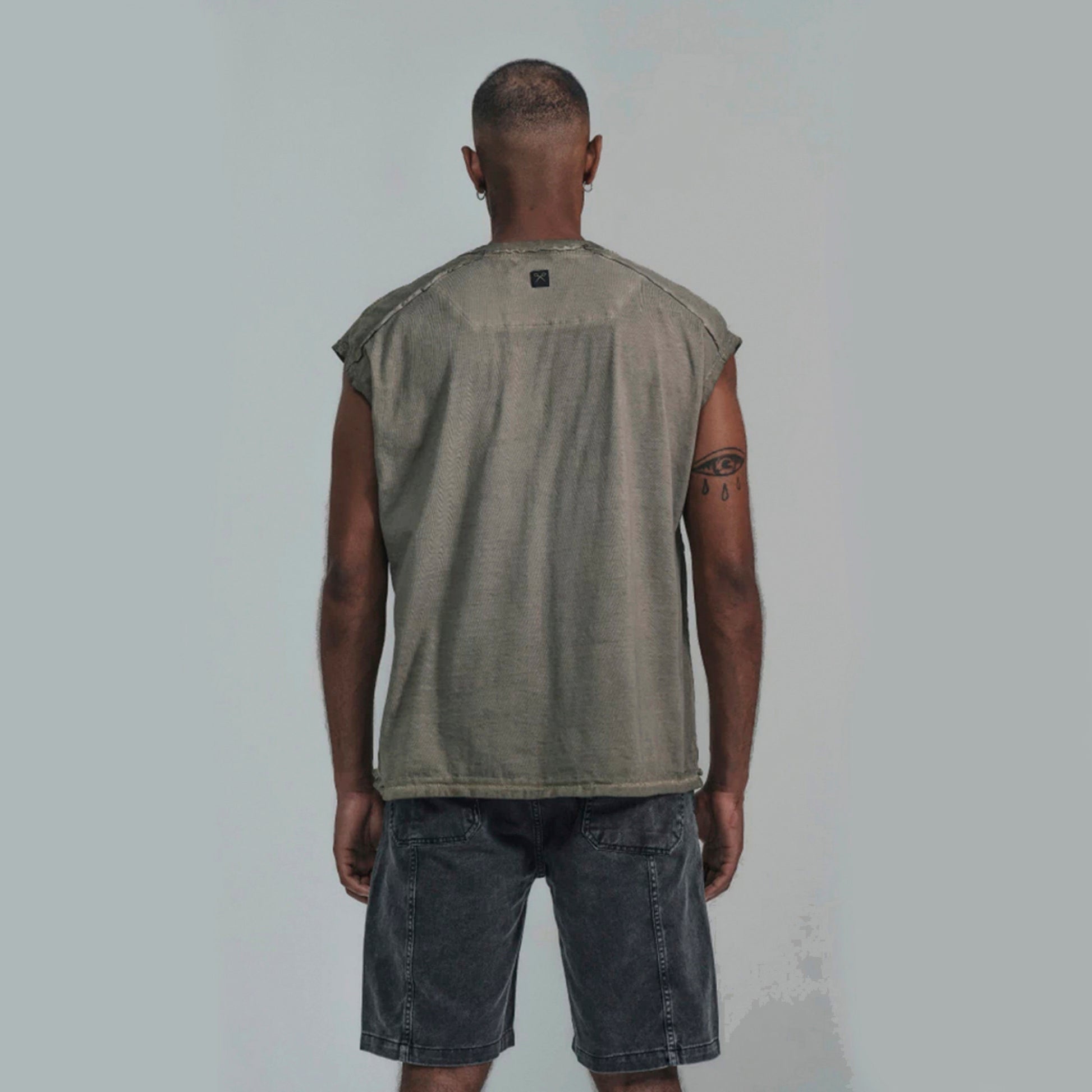 MUSCULOSA LUXO FUTURO OLIVA - Cross the line