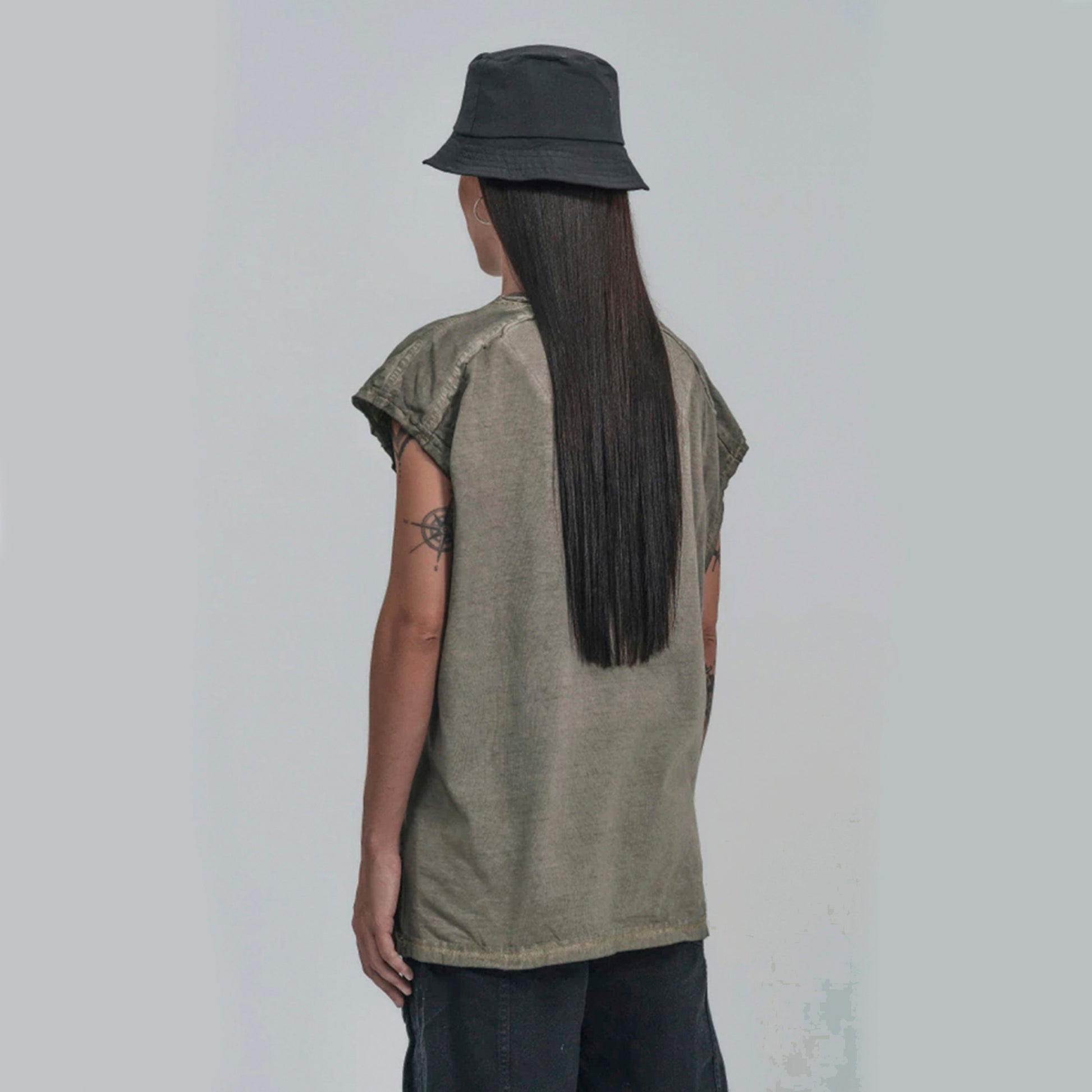 MUSCULOSA LUXO FUTURO OLIVA - Cross the line
