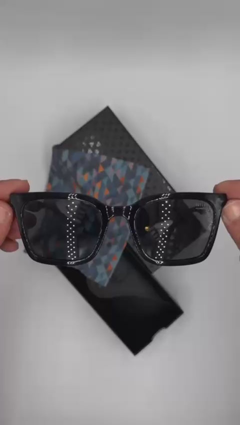 ANTEOJOS OMBAK REMANSO NEGRO BRILLO GRIS POL