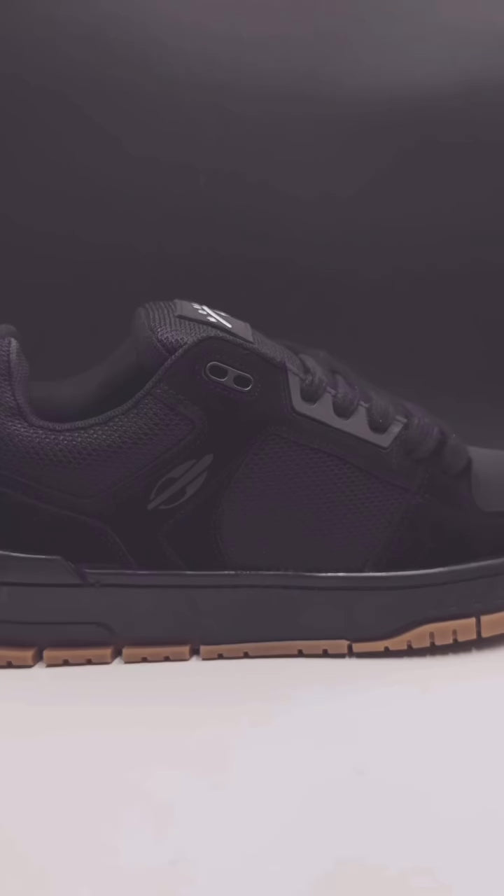 ZAPATILLAS MORMAII CREST BLACK GUM