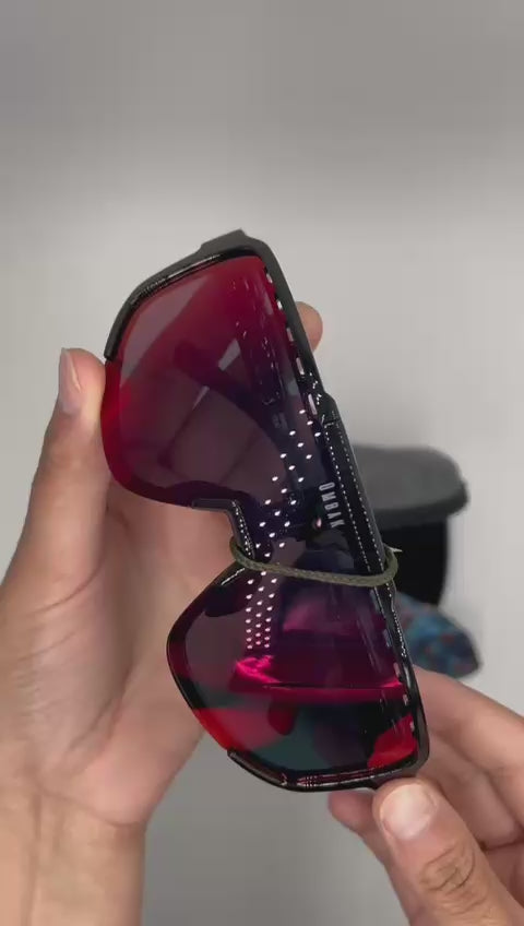 ANTEOJOS OMBAK BERMEJO NEGRO BRILLO ROJO REVO